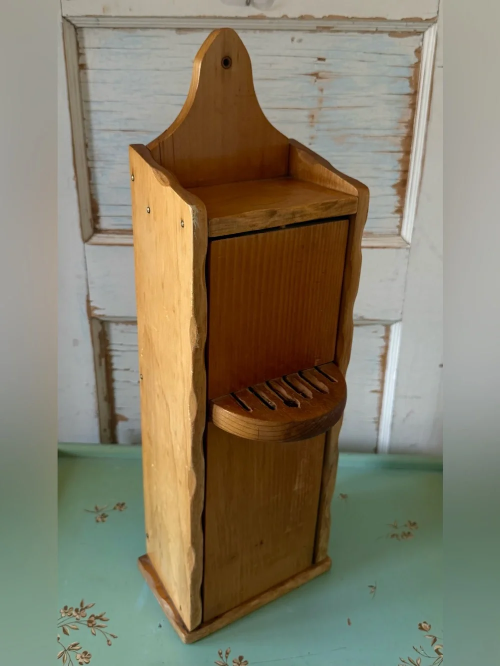 Vintage Wood Primitive Knife Holder, Rustic Kitchen Wall Decor, Storage